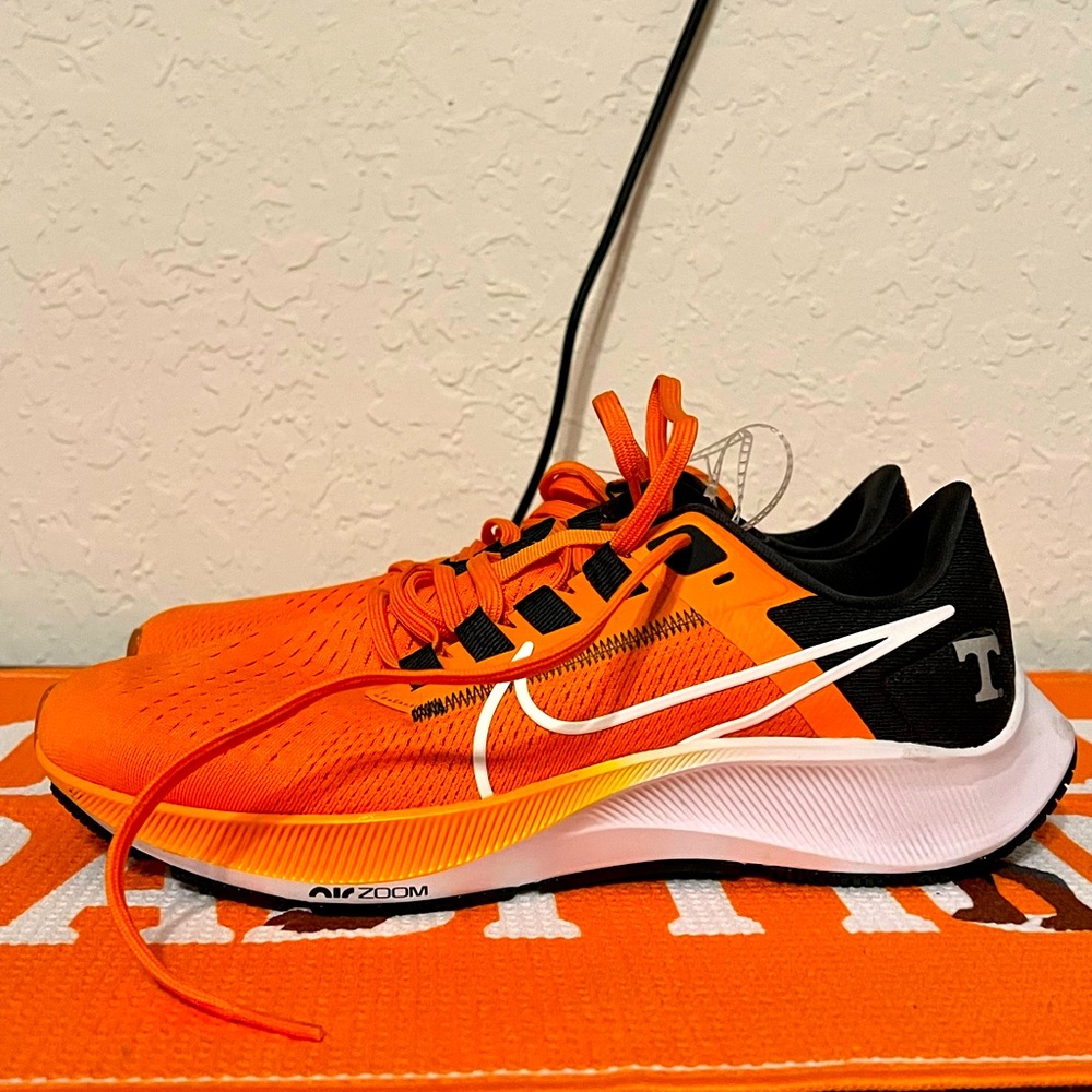 Nike Air Pegasus 38 Tennessee Volunteers Sz. 8.5